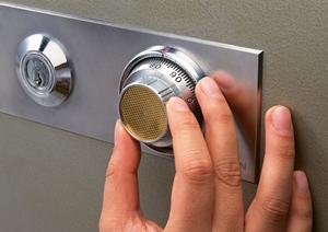 実は宝石の島!スリランカから直輸入